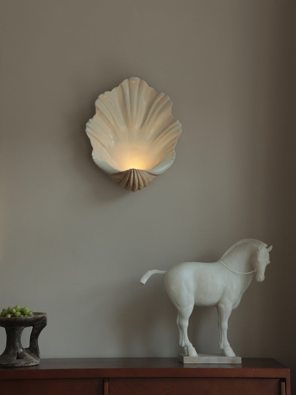 Coastal Seashell Decorative Uplight – Cream & Natural Wood Finish – Battery or Hardwired E12 Socket for Bedroom, Living Room or Bath | Thomler