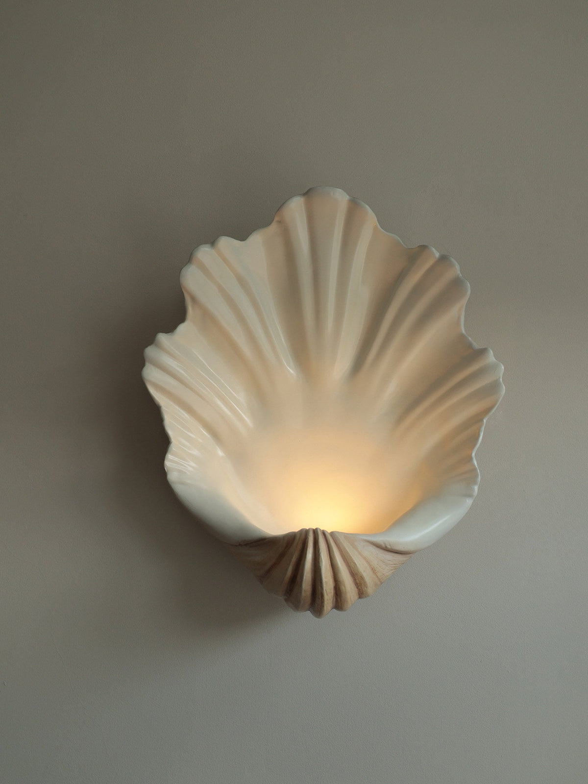 Coastal Seashell Decorative Uplight – Cream & Natural Wood Finish – Battery or Hardwired E12 Socket for Bedroom, Living Room or Bath | Thomler