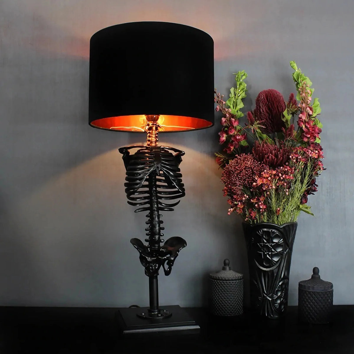 Skeleton Hand Table Lamp Gothic Skull Bedside Light Decorative Bone Art Sculpture Accent Lighting for Bedroom Office Living Room Halloween | Thomler