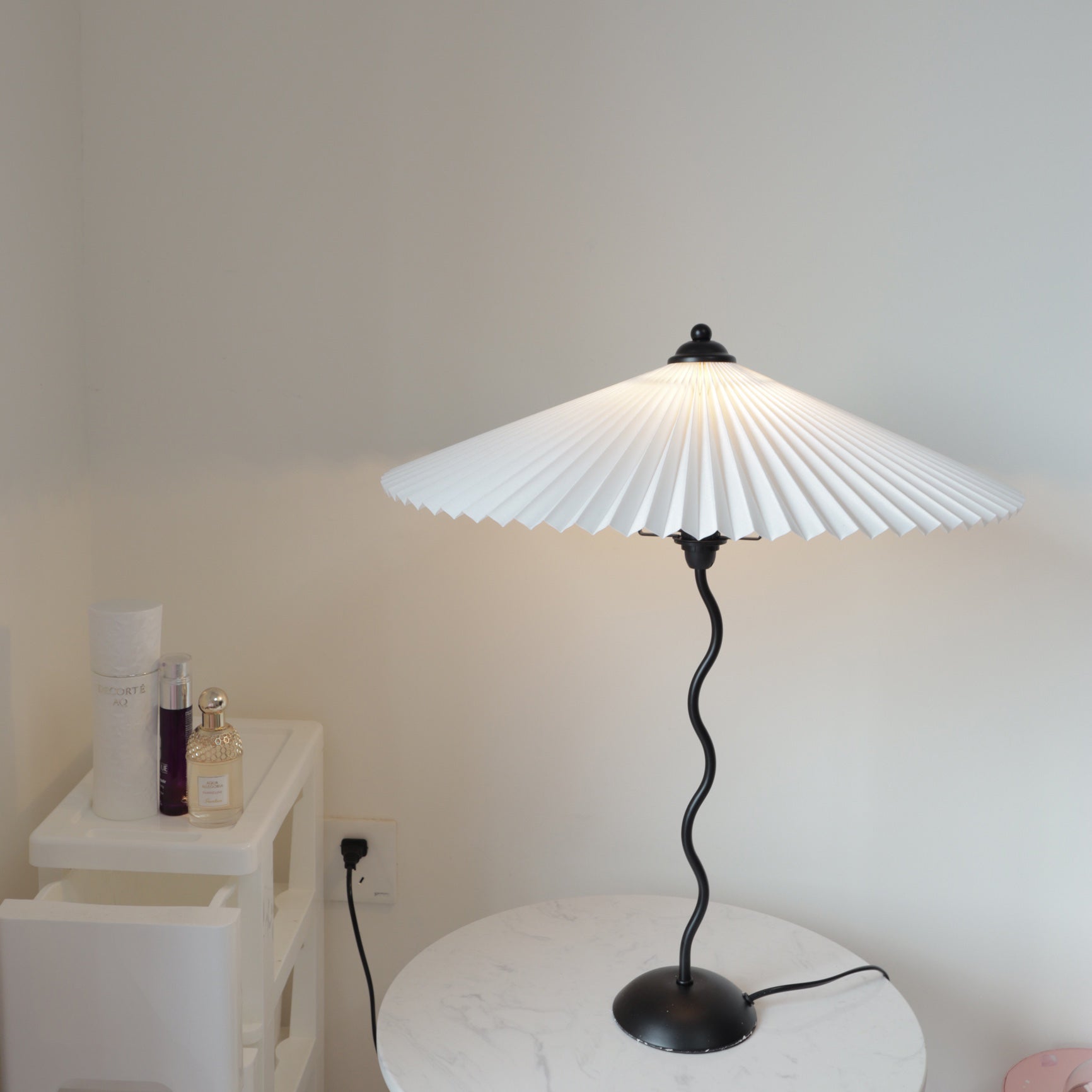 Metal Table Lamp 16.9 in Pleated Fabric Shade Curved Base Bedroom Living Room Nordic Minimalist Desk Lighting | Thomler