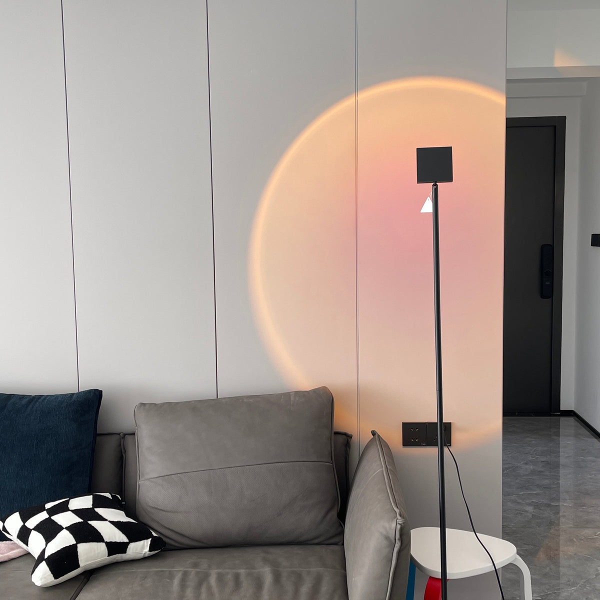 Sunset Red Halo Circle Floor Lamp with Adjustable Color Temperature for Living Room & Studio Ambiance | Modern Minimalist Gradient Light | Thomler
