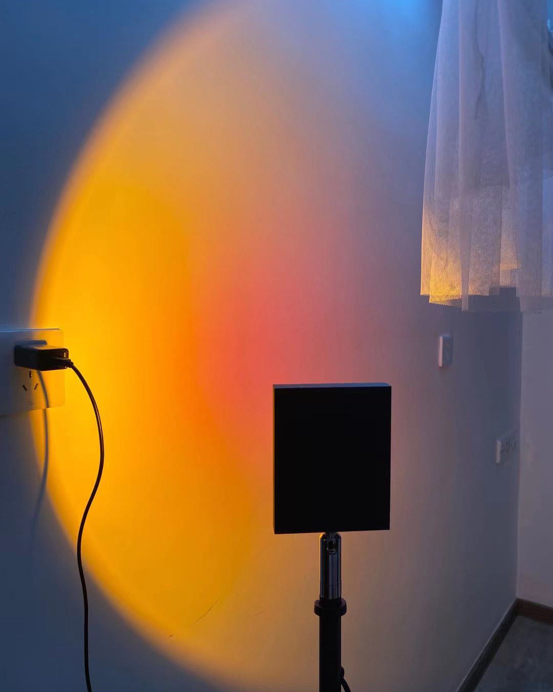 Sunset Red Halo Circle Floor Lamp with Adjustable Color Temperature for Living Room & Studio Ambiance | Modern Minimalist Gradient Light | Thomler