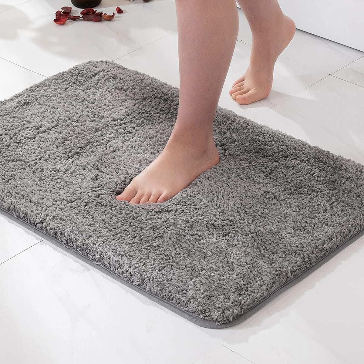 Microfiber Bathroom Mat with Non-Slip Backing – Fast-Drying Water-Absorbent Floor Mat for Shower and Tub – Machine Washable | Thomler