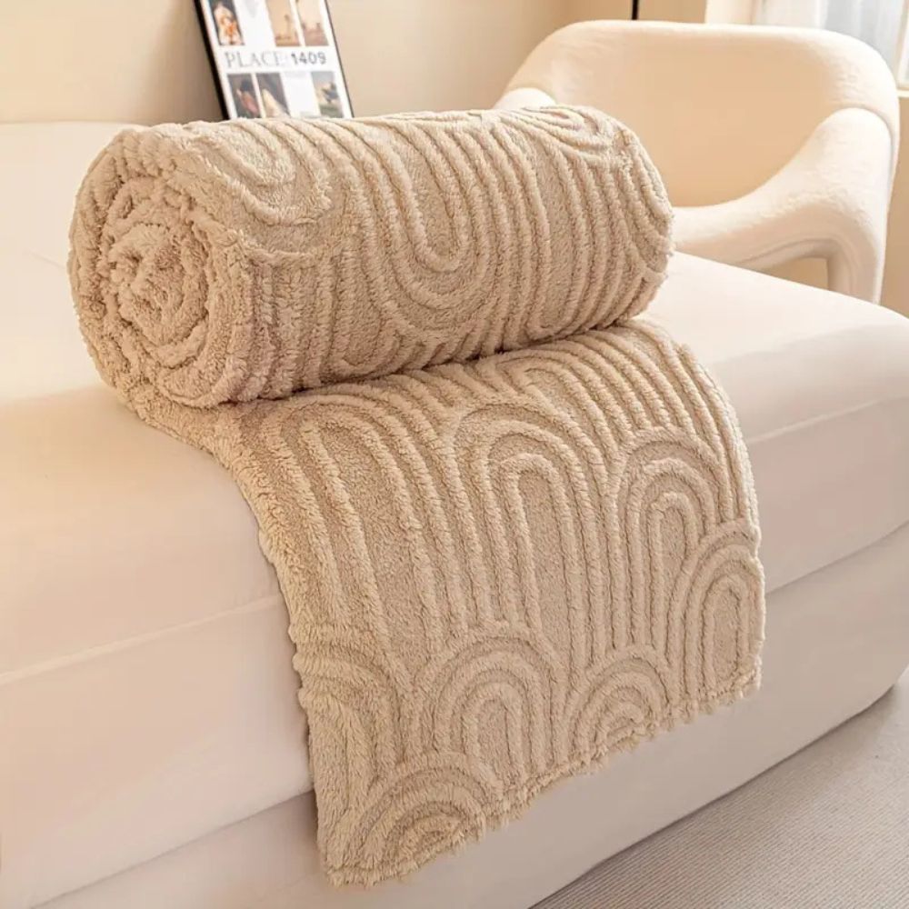 Textured Throw Blanket with Curved Relief Design – Soft Microfiber for Couch & Bed | Thomler