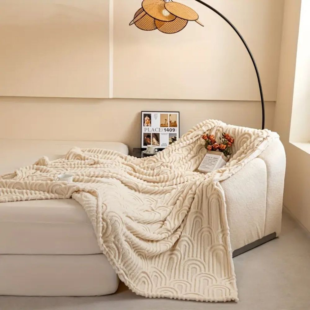 Textured Throw Blanket with Curved Relief Design – Soft Microfiber for Couch & Bed | Thomler