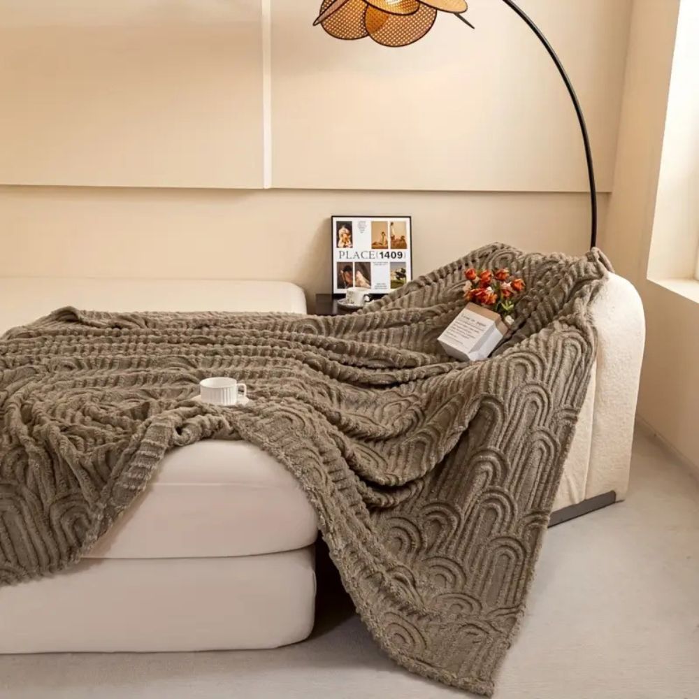 Textured Throw Blanket with Curved Relief Design – Soft Microfiber for Couch & Bed | Thomler
