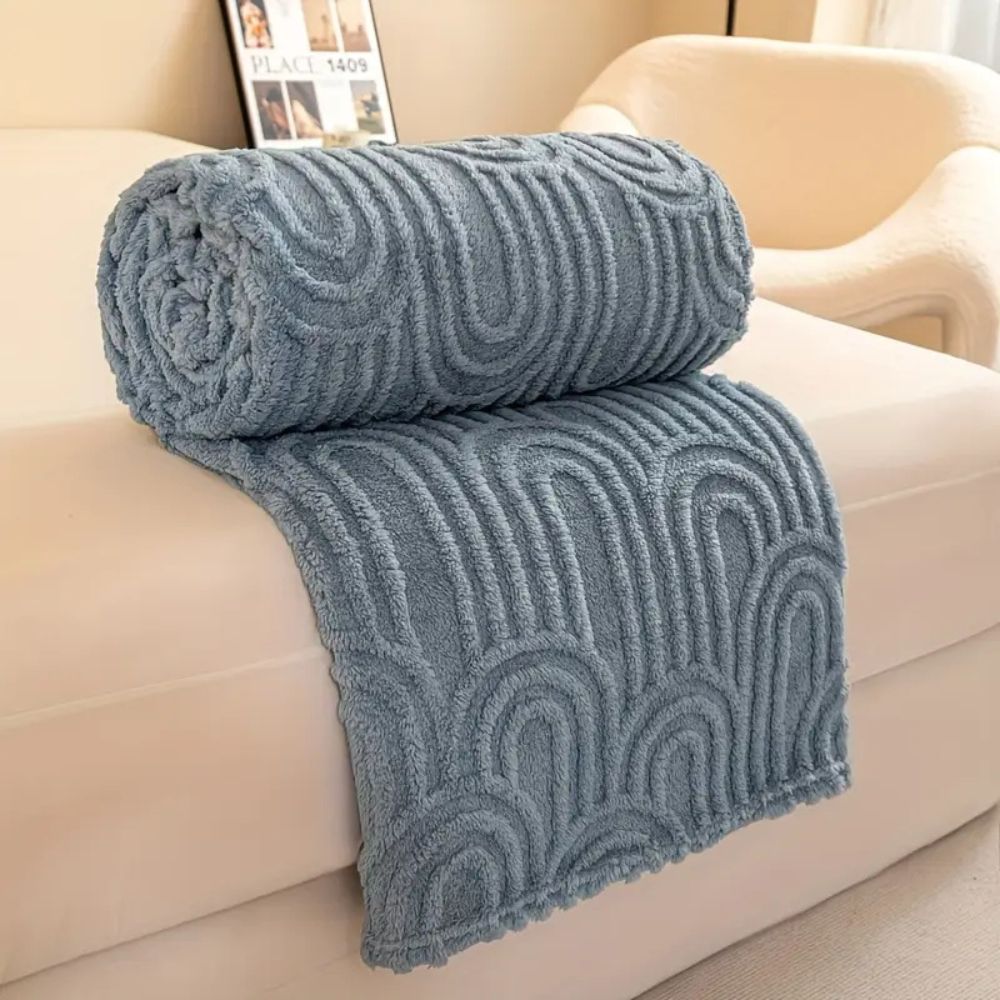 Textured Throw Blanket with Curved Relief Design – Soft Microfiber for Couch & Bed | Thomler
