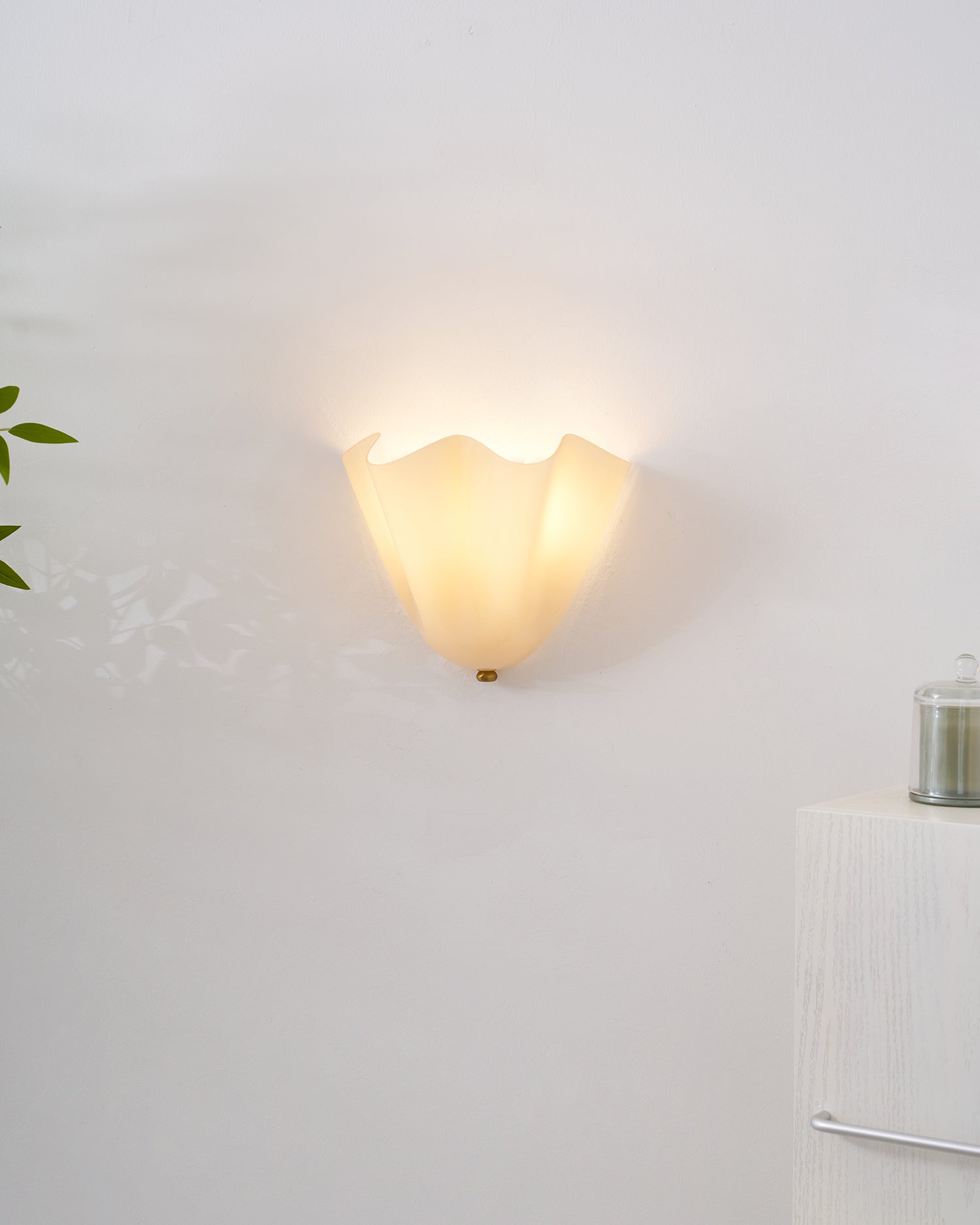 Wall Lamp Glass 11 in Hand Blown Petal Shade Bedroom Hallway Decorative Sconce Lighting Fixture | Thomler