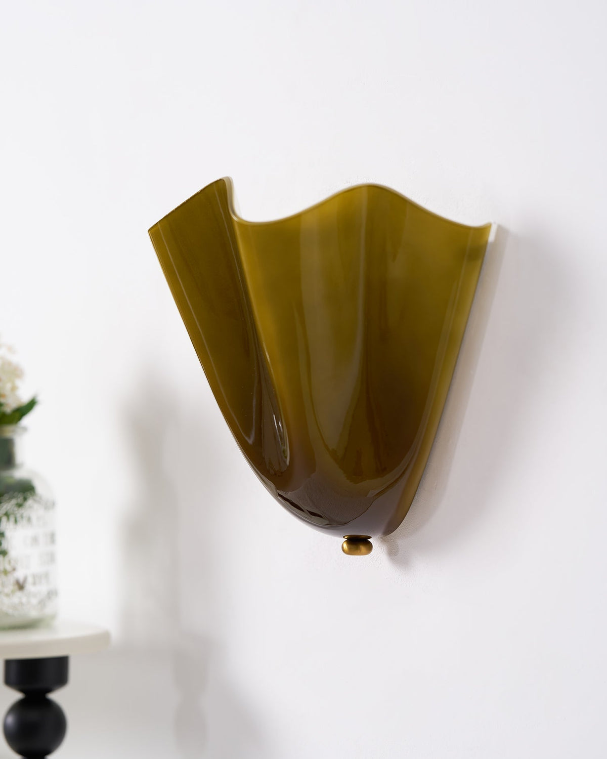 Curved Petal Glass Wall Sconce with Metal Accent for Bedroom, Hallway & Living Room – G9 LED Hardwired Modern Ambient Light Fixture | Thomler