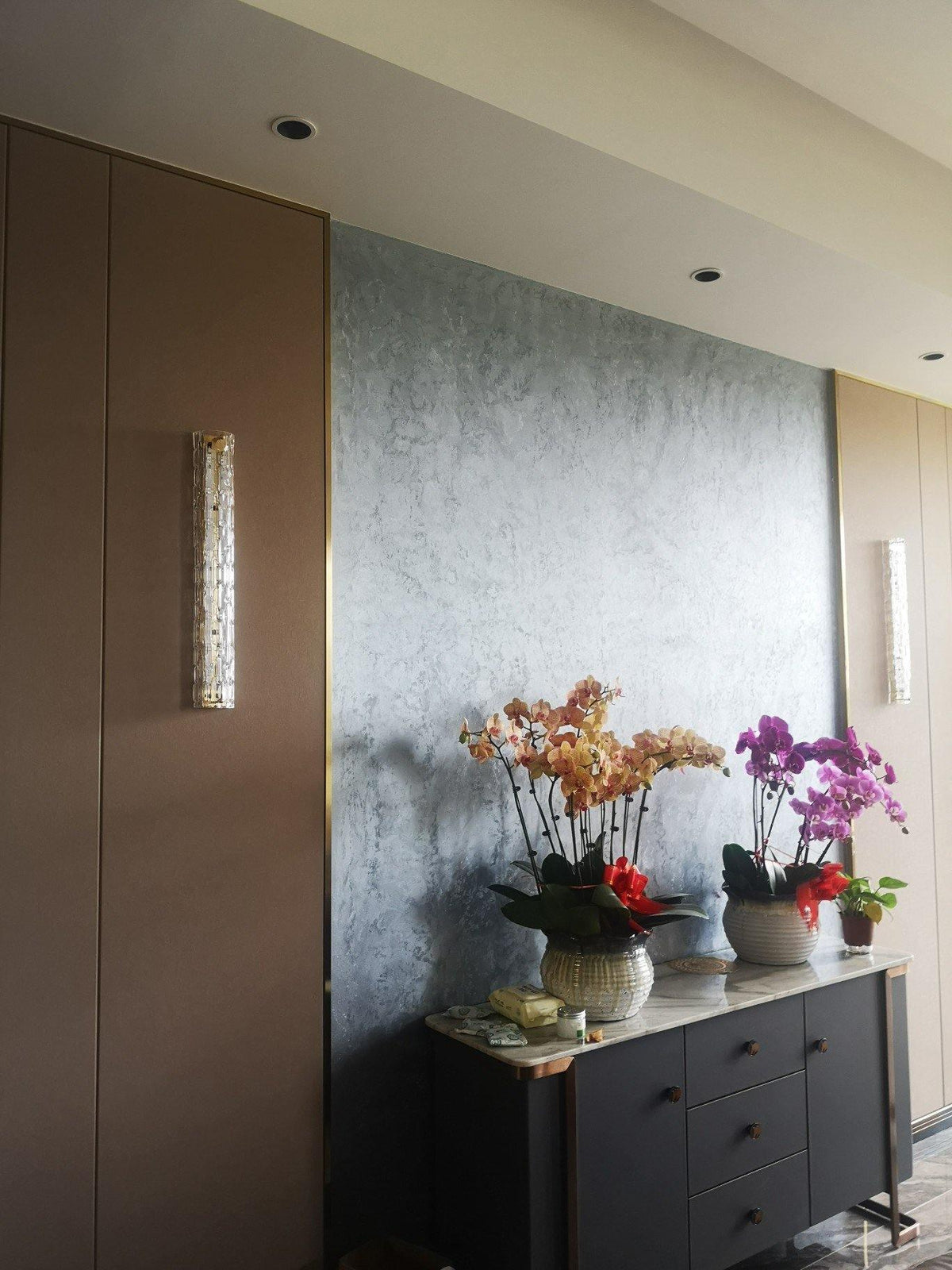 Contemporary Gold Brass & Glass Cylinder Wall Light for Indoor Living Spaces | Thomler