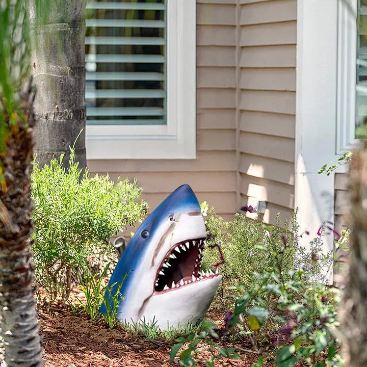 Realistic Reptile Lawn Ornament for Poolside and Yard Display – Handcrafted Resin Sculpture | Thomler