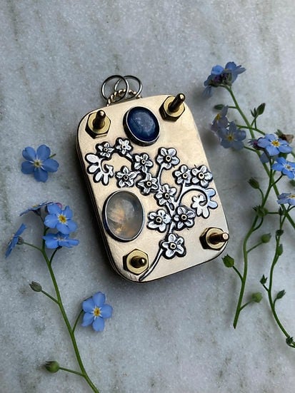 Compact Metal Botanical Press for Dried Flowers & Leaves – Portable Travel Herbarium Kit for Nature Journaling & Resin Crafts | Thomler