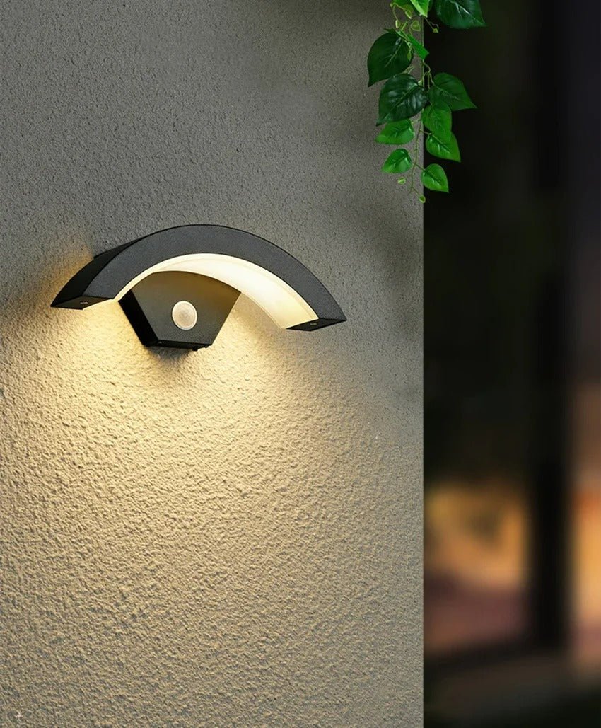 Outdoor Motion Sensor Wall Sconce – Weatherproof LED Security Light with Curved Aluminum Design for Patio, Entryway & Garden Path Lighting | Thomler