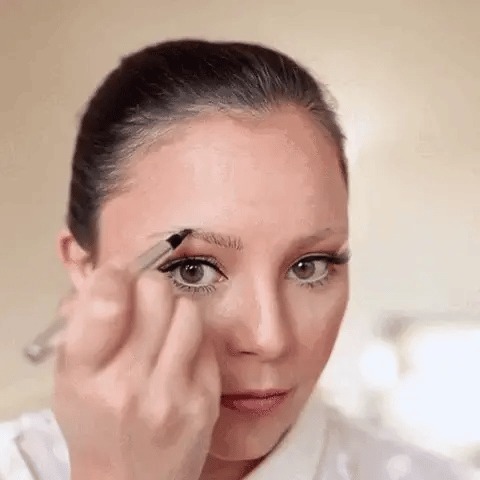 Four-Prong Precision Brow Defining Pencil with Long-Lasting 36-Hour Wear for Natural Hair-Like Strokes and Fuller Arches | Thomler