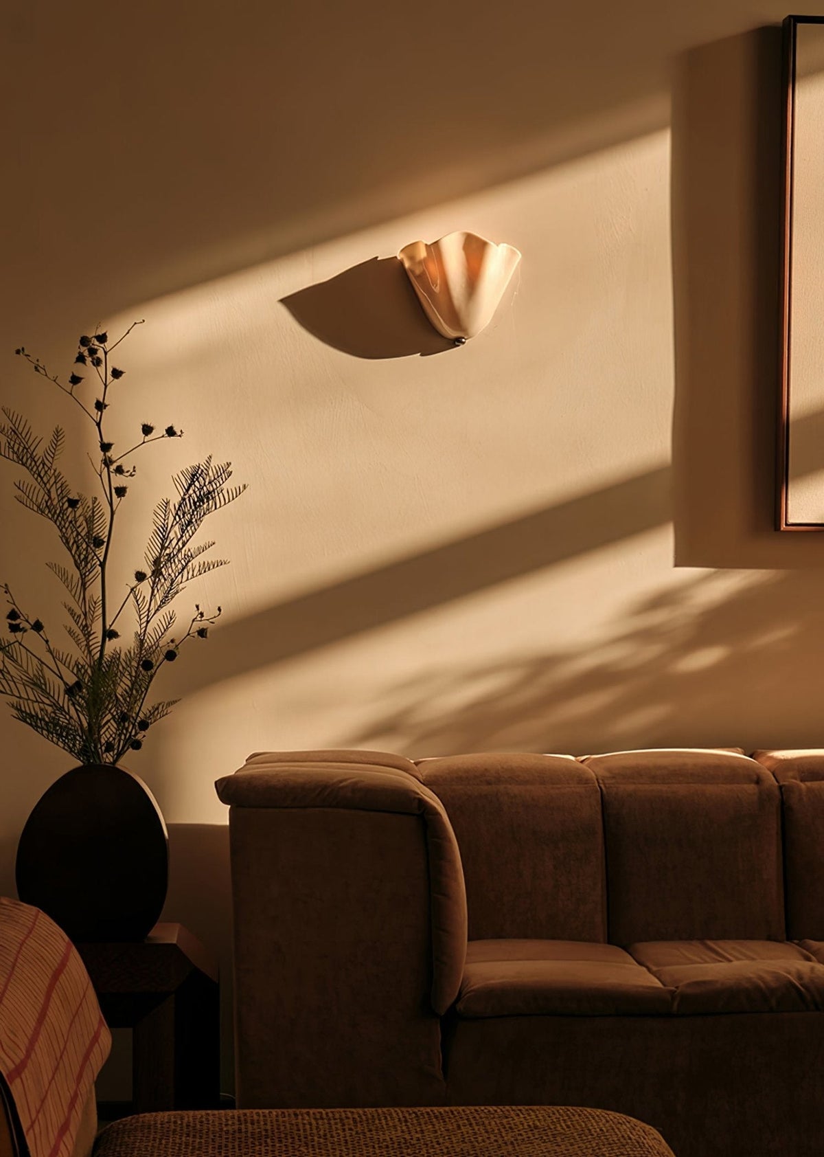 Curved Petal Glass Wall Sconce with Metal Accent for Bedroom, Hallway & Living Room – G9 LED Hardwired Modern Ambient Light Fixture | Thomler