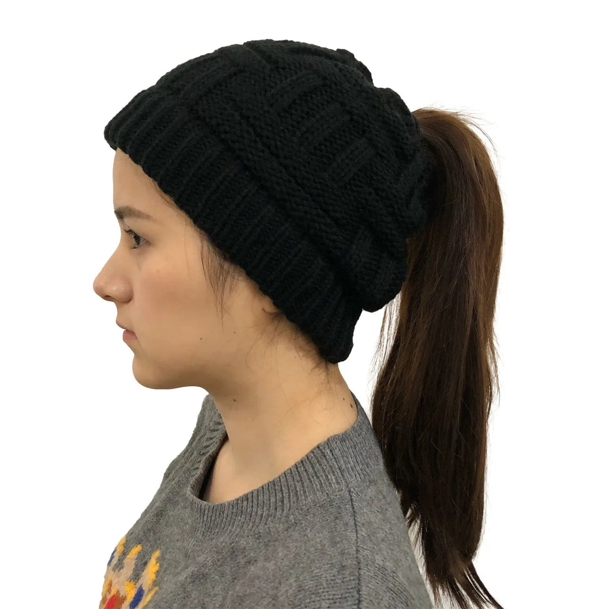Cable-Knit Winter Beanie with High-Ponytail Opening for Active Women – Stretchy Acrylic Wool Design, Soft & Warm for Workouts, Daily | Thomler