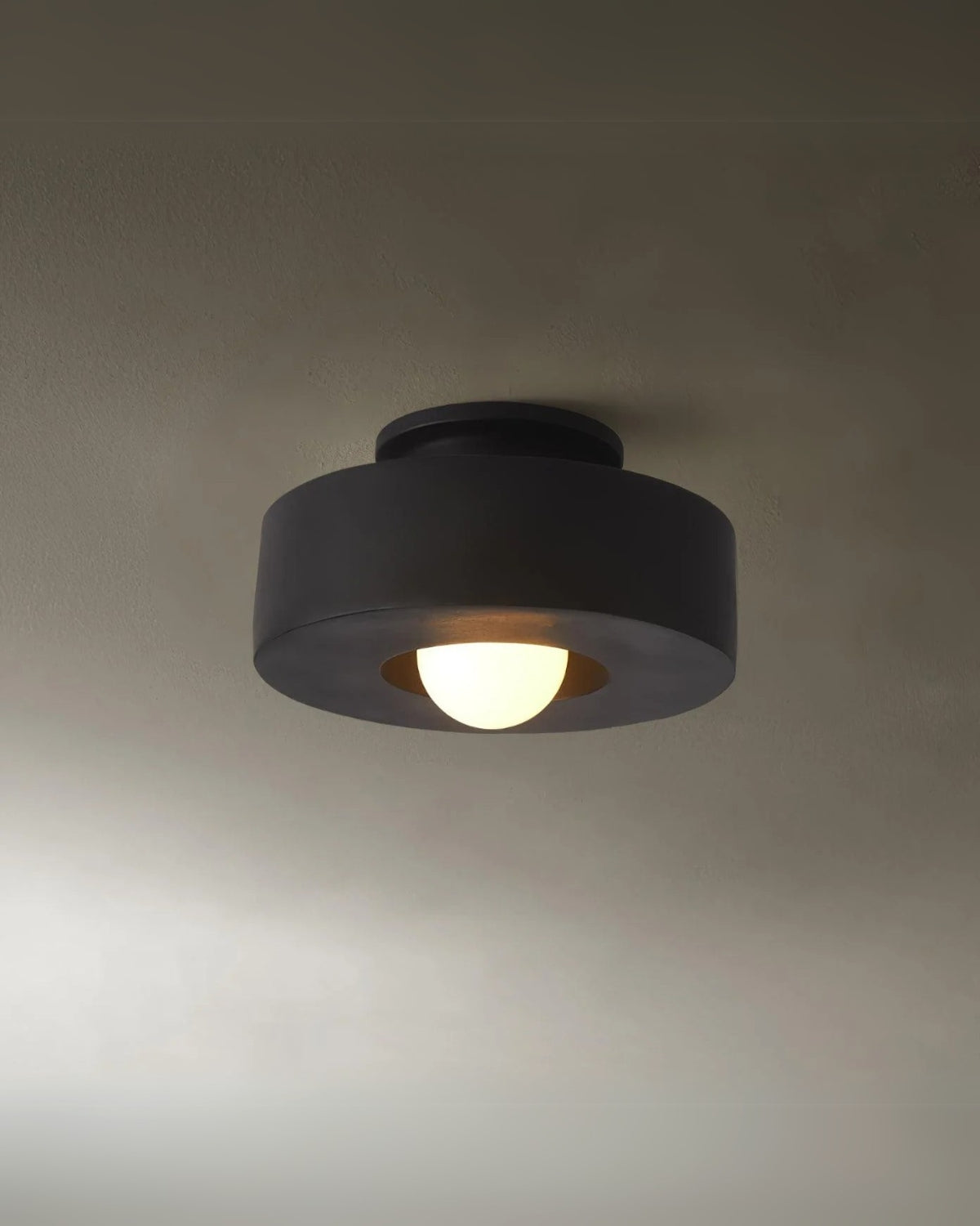 Moderne ronde plafondlamp van resin met geïntegreerde LED – minimalistische flush mount designlamp 30 cm | Sansoti