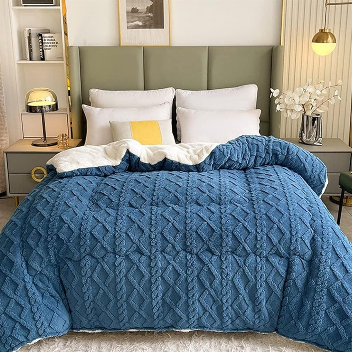 Reversible Quilted Sherpa Throw – Dual-Sided Fleece Blanket with Geometric Design for Couch, Bed & Living Room | Thomler