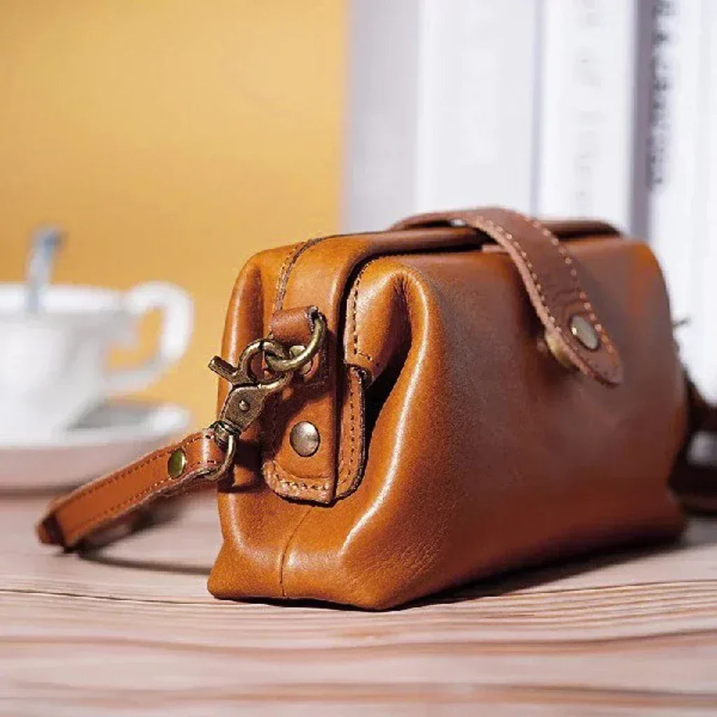 Vintage-Inspired Leather Crossbody Purse for Women – Classic Handbag with Adjustable Strap for Daily Use, Travel, Shopping & Casual Outfits | Thomler