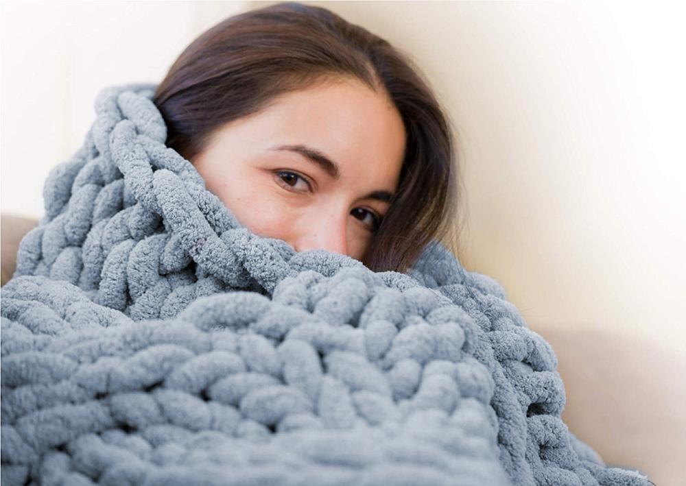 Heavy Cable-Knit Throw Blanket in Soft Chenille Yarn for Sofa, Bed & Living Room – Plush Oversized Knitted Accent Throw | Thomler
