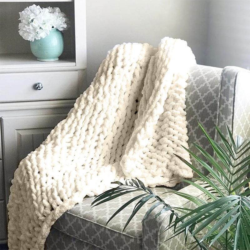 Heavy Cable-Knit Throw Blanket in Soft Chenille Yarn for Sofa, Bed & Living Room – Plush Oversized Knitted Accent Throw | Thomler