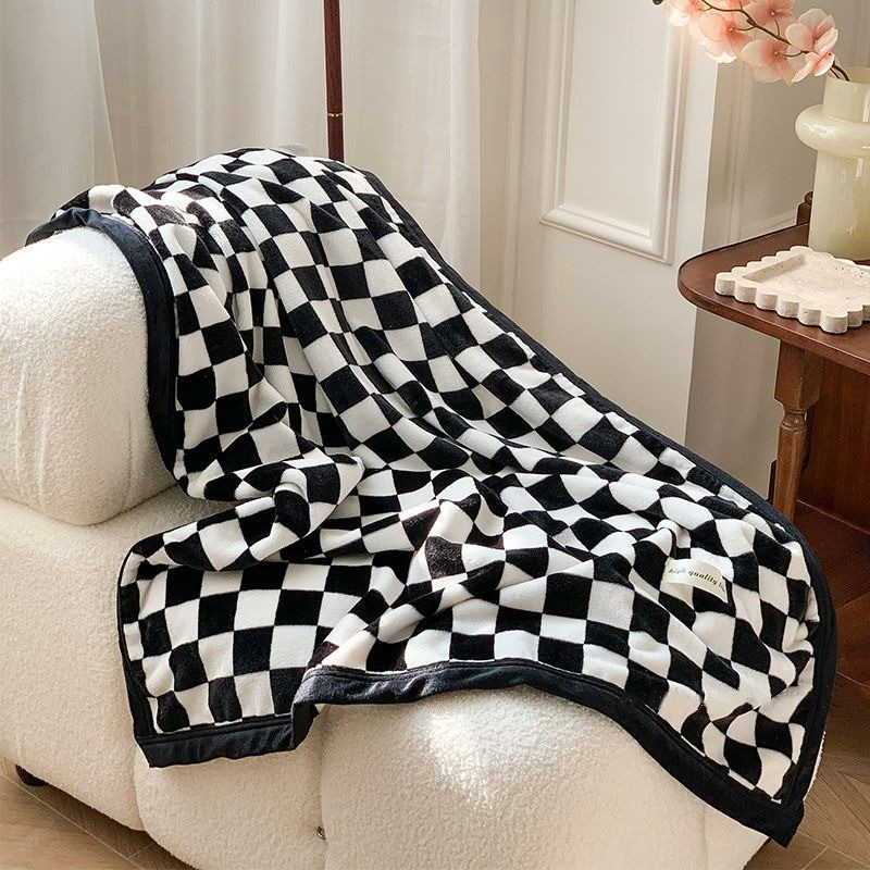 Checkered Coral Fleece Throw Blanket – Soft Warm Accent for Couch & Bed – Timeless Plaid Design | Thomler