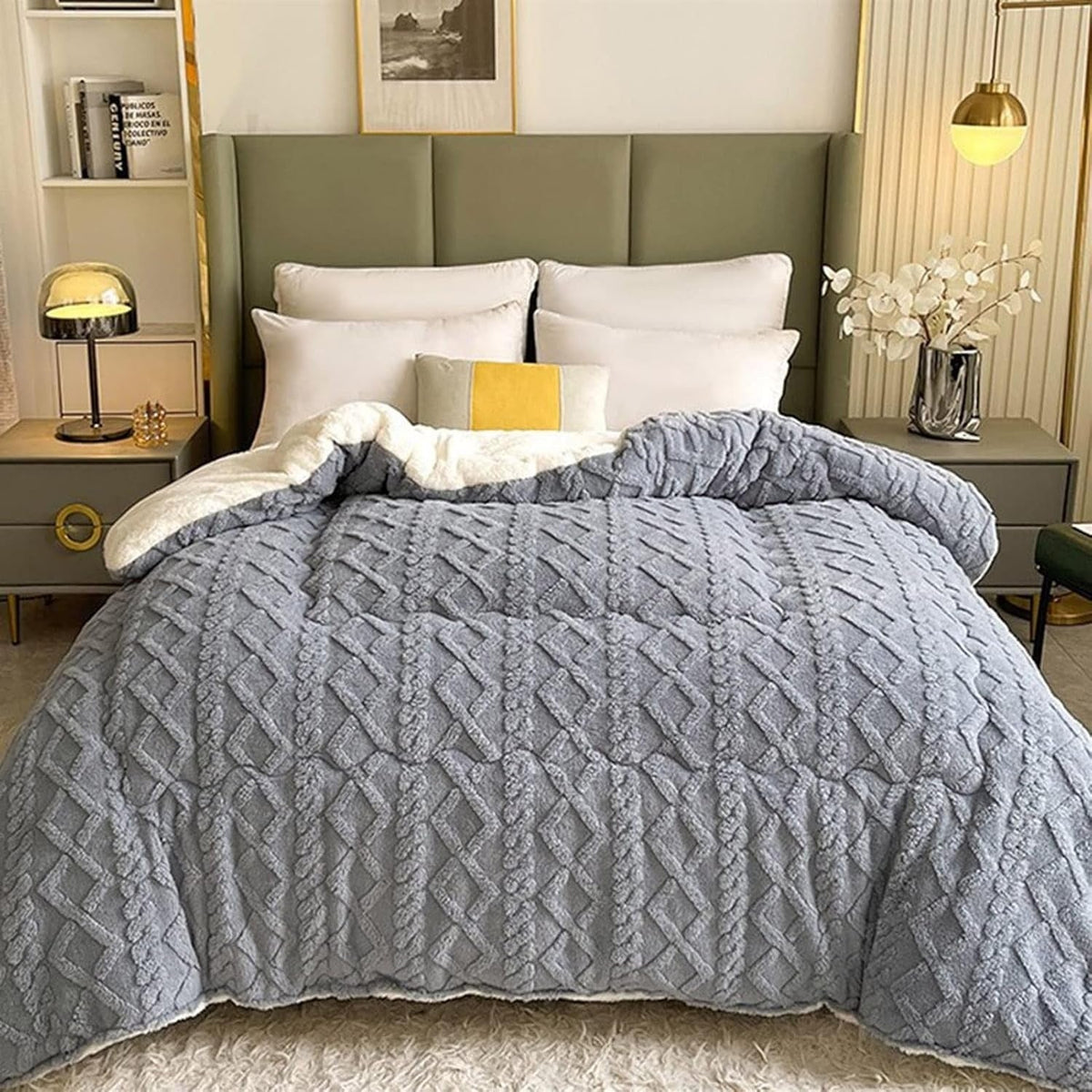 Reversible Quilted Sherpa Throw – Dual-Sided Fleece Blanket with Geometric Design for Couch, Bed & Living Room | Thomler