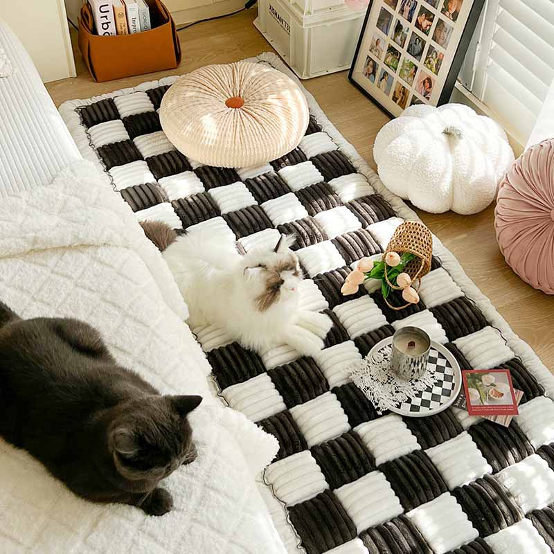 Chenille Pet Blanket with Non-Slip Backing – Plush Furniture Protector for Dogs & Cats – Machine Washable Couch Cover | Thomler