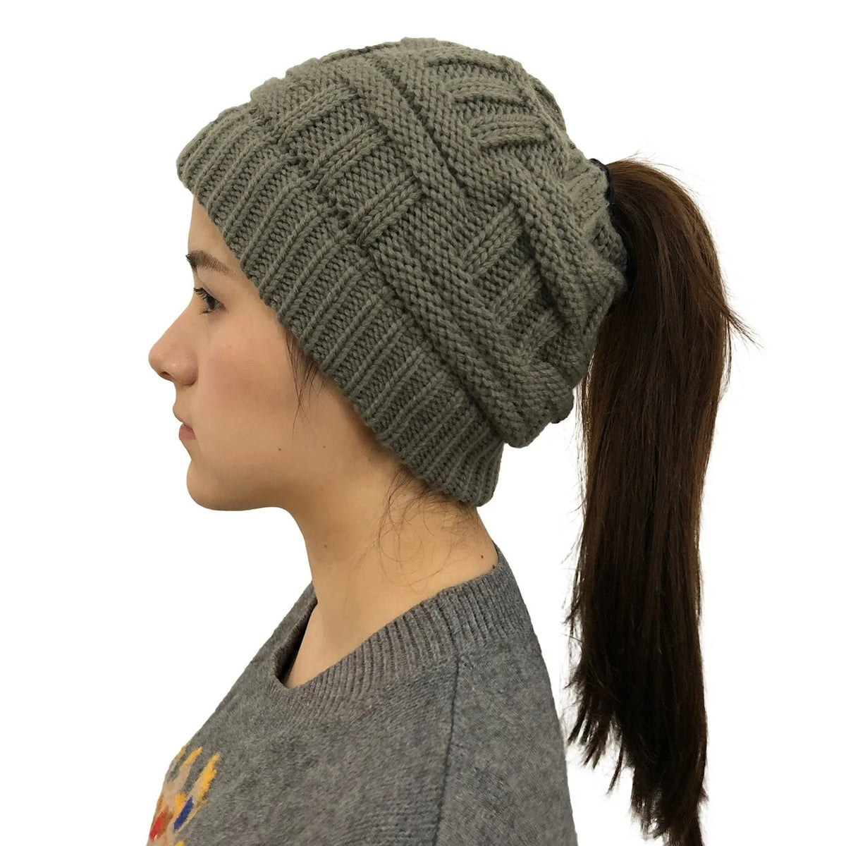 Cable-Knit Winter Beanie with High-Ponytail Opening for Active Women – Stretchy Acrylic Wool Design, Soft & Warm for Workouts, Daily | Thomler
