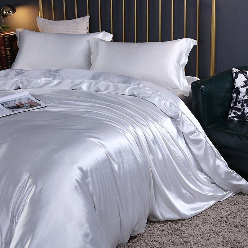 Silky Satin 4-Piece Sheet Set – Duvet Cover, Fitted Sheet & 2 Pillowcases – Temperature-Regulating Bedding for Year-Round Comfort | Thomler