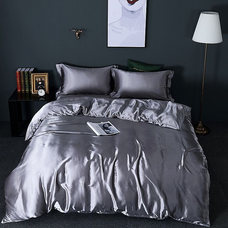 Silky Satin 4-Piece Sheet Set – Duvet Cover, Fitted Sheet & 2 Pillowcases – Temperature-Regulating Bedding for Year-Round Comfort | Thomler