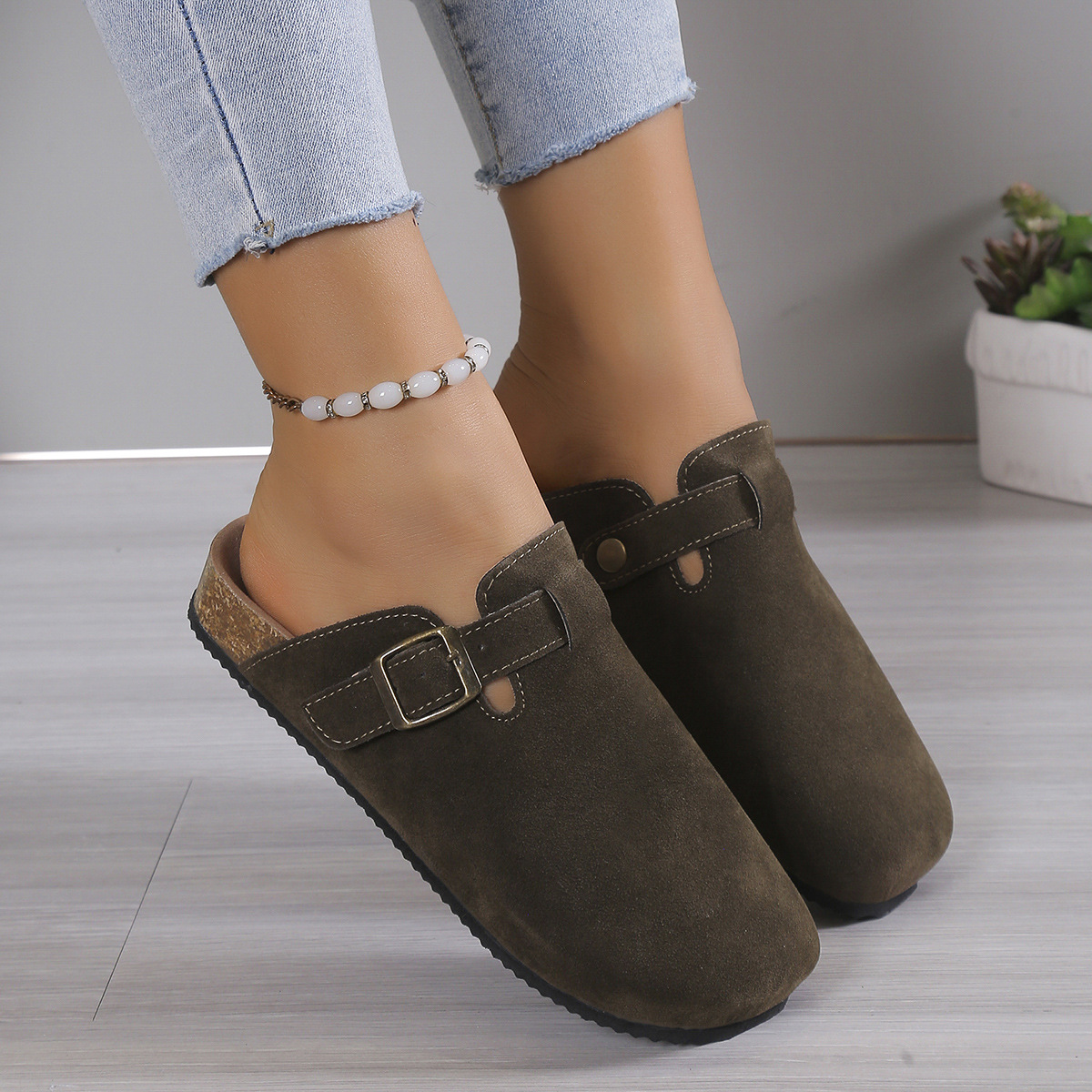 Unisex Leather Sandals with Adjustable Buckle Strap – Cushioned Footbed Slides for Indoor Outdoor Everyday Wear Men Women | Thomler