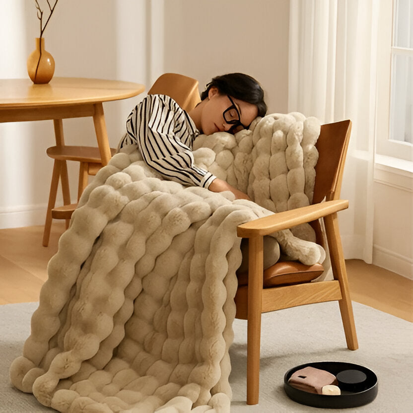 Year-Round Plush Throw Blanket for Couch, Bed & Travel – Soft Microfiber Comfort Layer – Machine Washable – Perfect for Living Room | Thomler