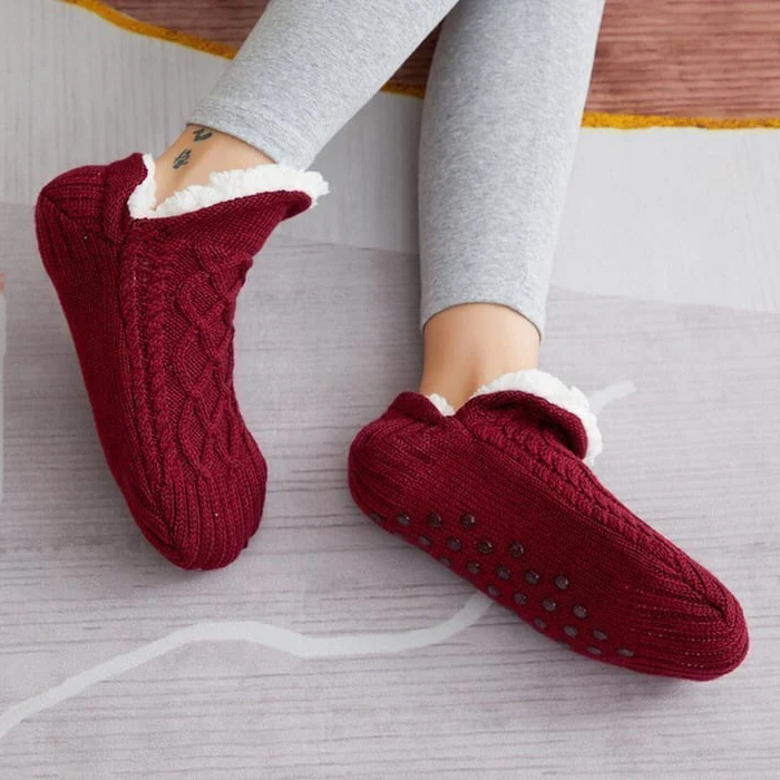 Fleece-Lined Gripper Socks with Silicone Traction for Women & Men – Cozy House Slippers for Cold Floors, Hospital, Yoga & Everyday Wear | Thomler
