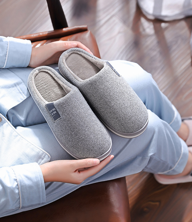 Men's Memory Foam Slippers with Non-Slip Sole – Warm Plush Indoor House Shoes for Winter, Slip-On Cushioned Moccasin Style | Thomler