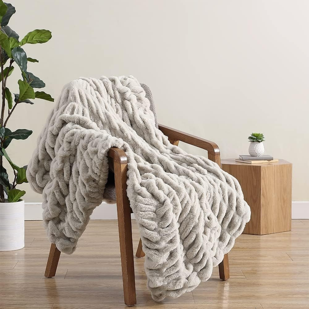 Double-Sided Plush Throw Blanket – Velvet Fleece & Rabbit Faux Fur for Sofas, Beds & Travel | Thomler