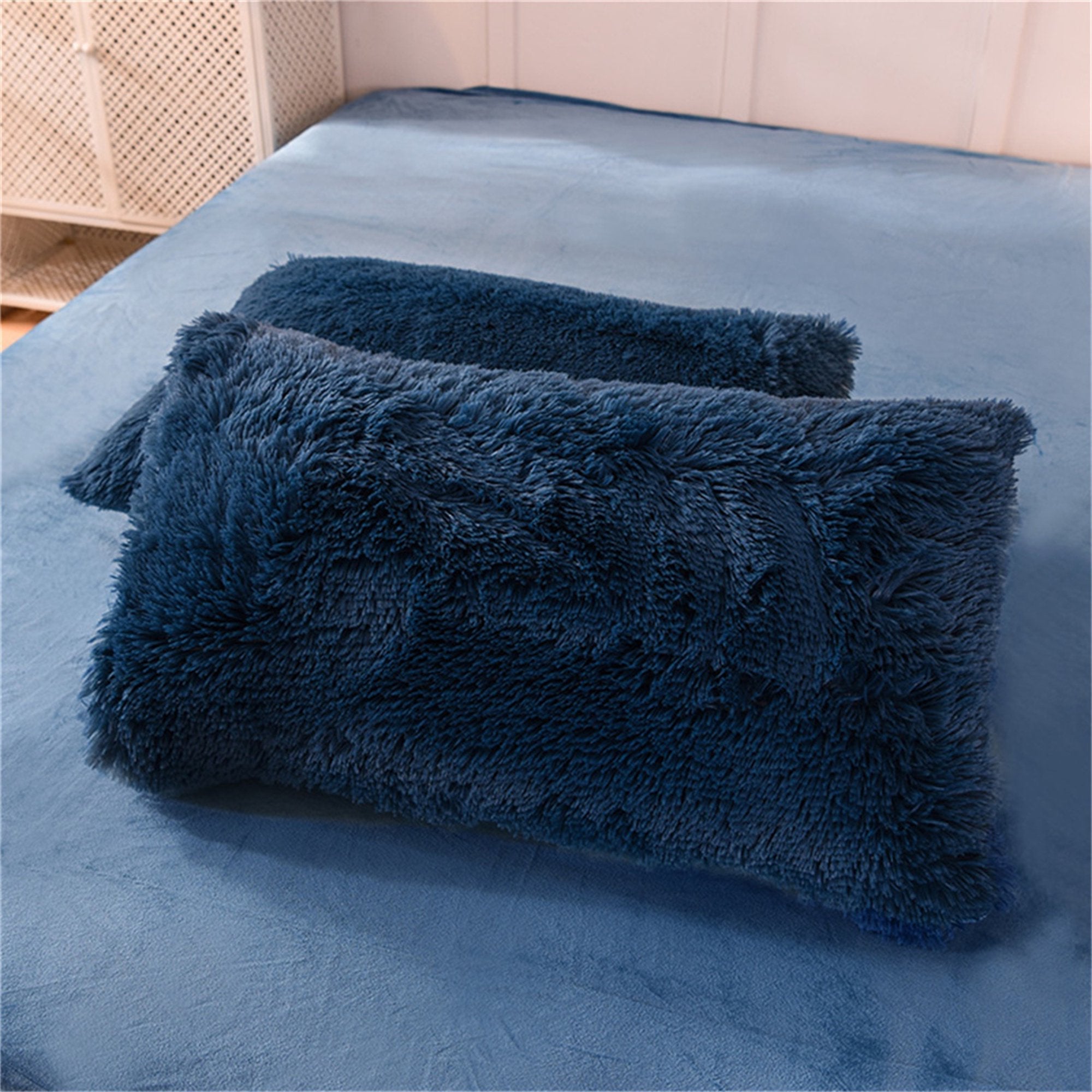 Reversible Faux Fur Duvet Cover Set - Plush Shaggy & Velvet 4-Piece Bedding - Full Queen King | Thomler