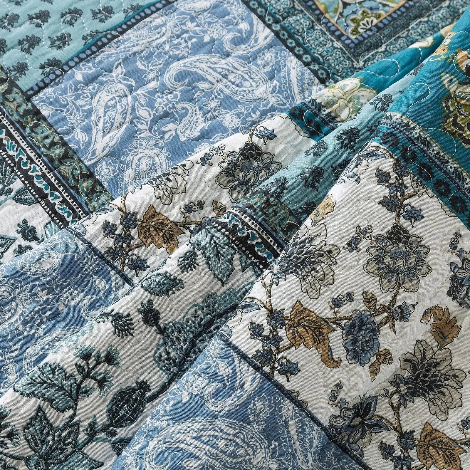 Reversible Floral Patchwork Quilt Set with Shams – Blue & White Quilted Bedspread – Queen & King – Lightweight All-Season Coverlet | Thomler