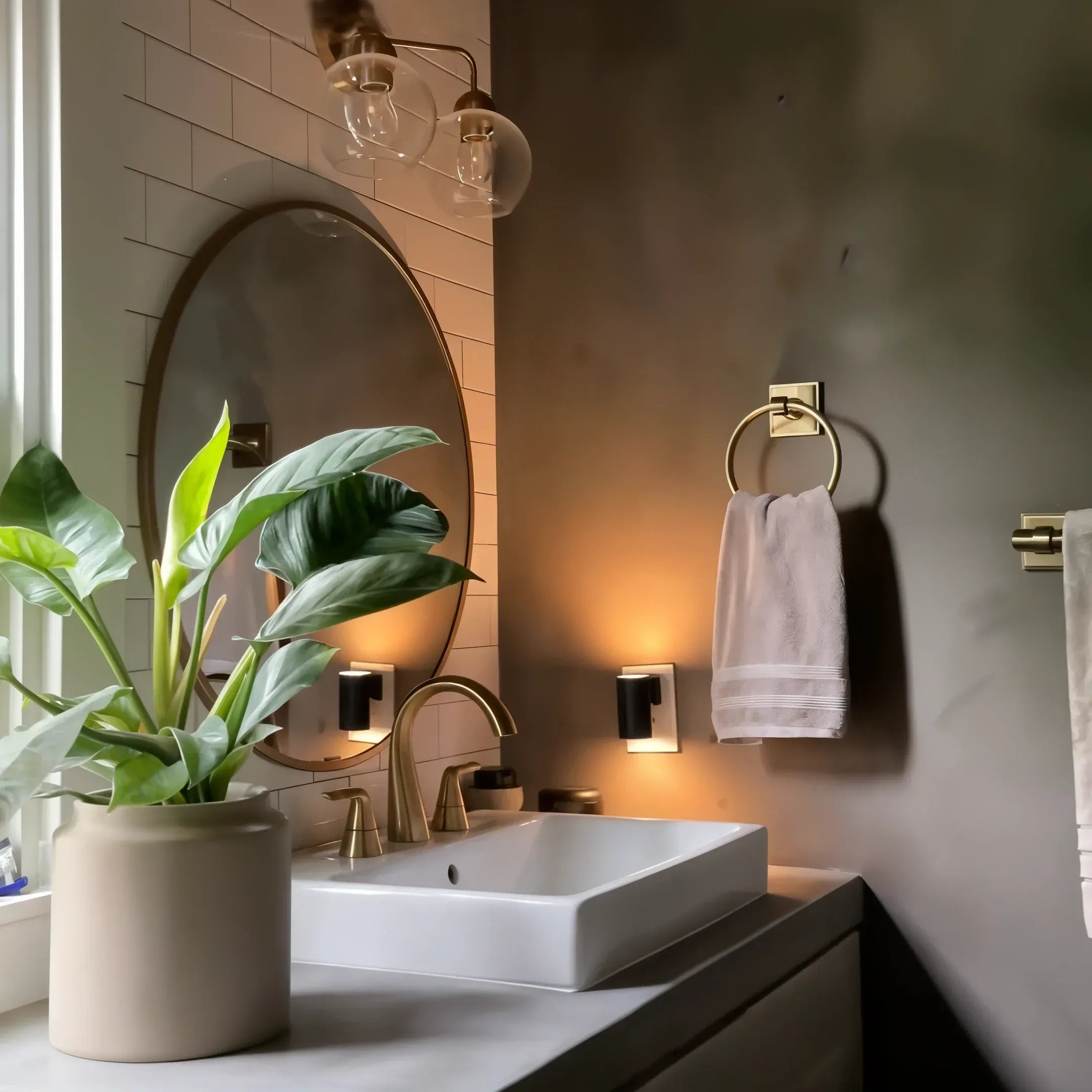 Plug-In Night Light with Dimmable LED & Auto Sensor | Bauhaus-Inspired Wall Accent | Adjustable Brightness for Bedroom, Hallway, Bathroom | Thomler