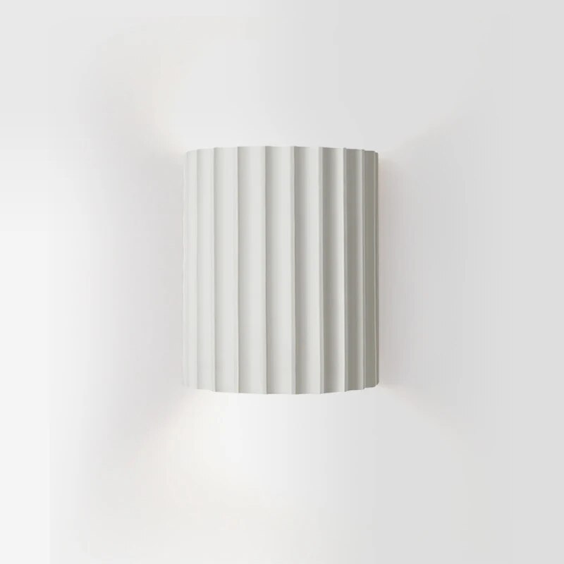 Contemporary Resin Sculpture Sconce with LED Illumination for Home – 5.5×3.1×6.5 in | Thomler
