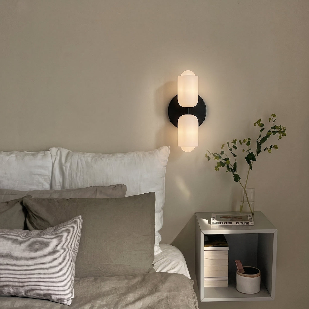 Dual-Direction Wall Sconce with Matte Finish for Modern Interiors – E27 LED Compatible, Up & Down Light | Thomler
