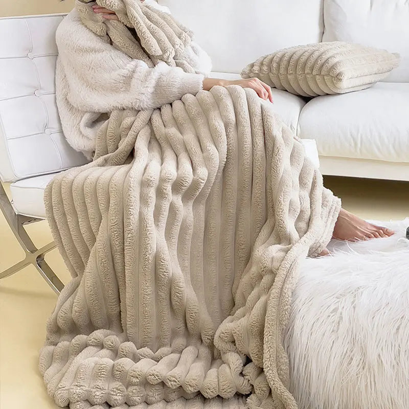 Ultra-Soft Plush Throw Blanket for Couch, Bed & Sofa – Warm Faux Fur Comfort Blanket for Living Room & Bedroom | Thomler