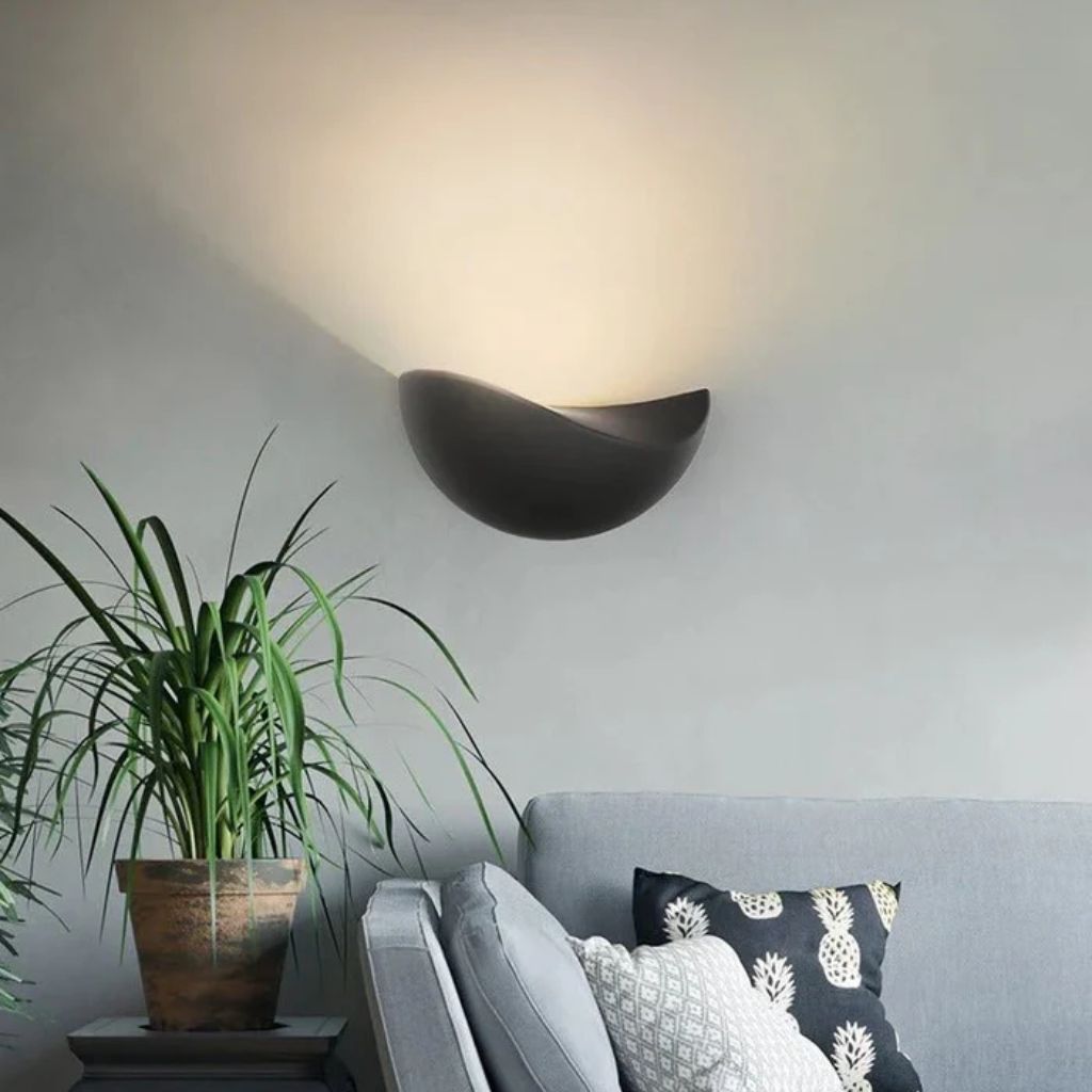 Half-Moon Aluminum LED Sconce – 5W Low-Profile Fixture for Bedroom, Hallway & Porch – IP65 Weatherproof Wall Lighting 3000K-5000K | Thomler