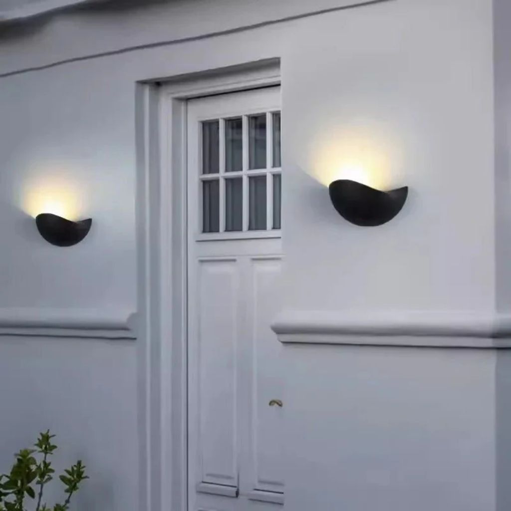Half-Moon Aluminum LED Sconce – 5W Low-Profile Fixture for Bedroom, Hallway & Porch – IP65 Weatherproof Wall Lighting 3000K-5000K | Thomler