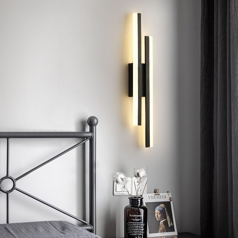 Minimalist LED Wall Sconce – Vertical Linear Light Fixture in Matte Black or Brushed Gold for Bedroom, Living Room & Hallway | Thomler