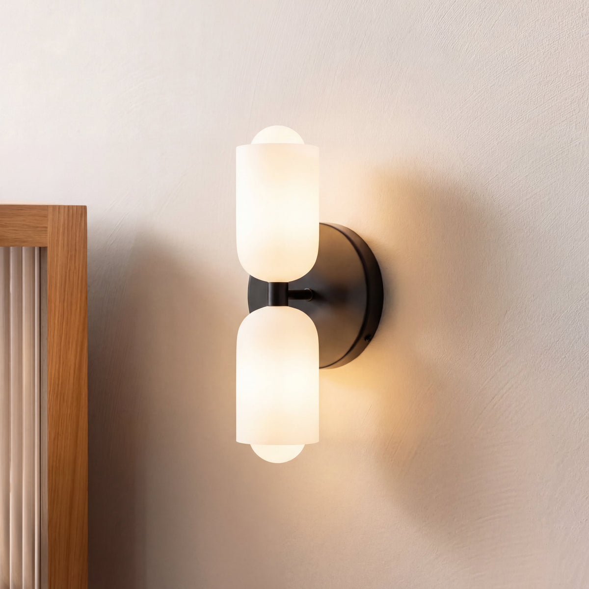 Dual-Direction Wall Sconce with Matte Finish for Modern Interiors – E27 LED Compatible, Up & Down Light | Thomler