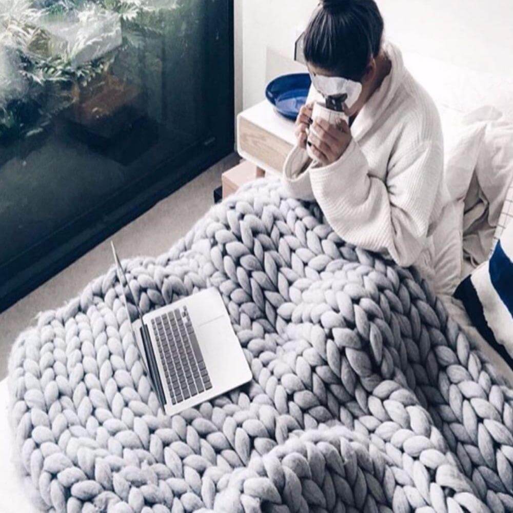 Chunky Knit Throw Blanket – Soft Acrylic Cable Weave for Couch, Bed & Home Decor – Machine Washable Texture Accent | Thomler