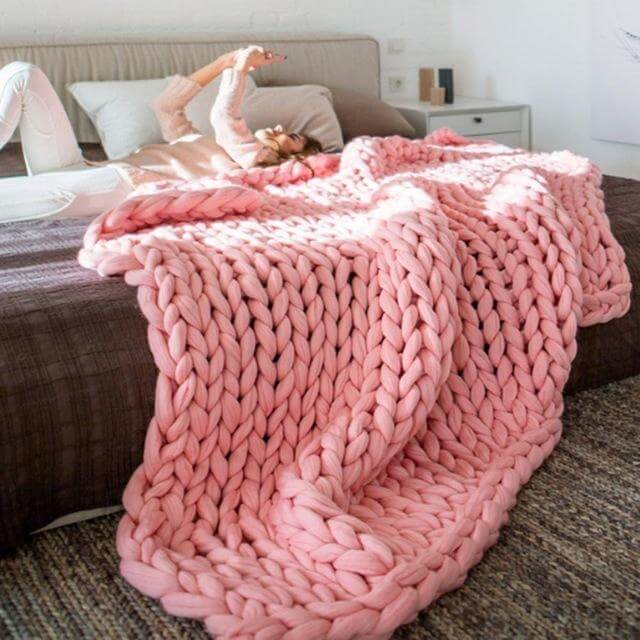 Chunky Knit Throw Blanket – Soft Acrylic Cable Weave for Couch, Bed & Home Decor – Machine Washable Texture Accent | Thomler