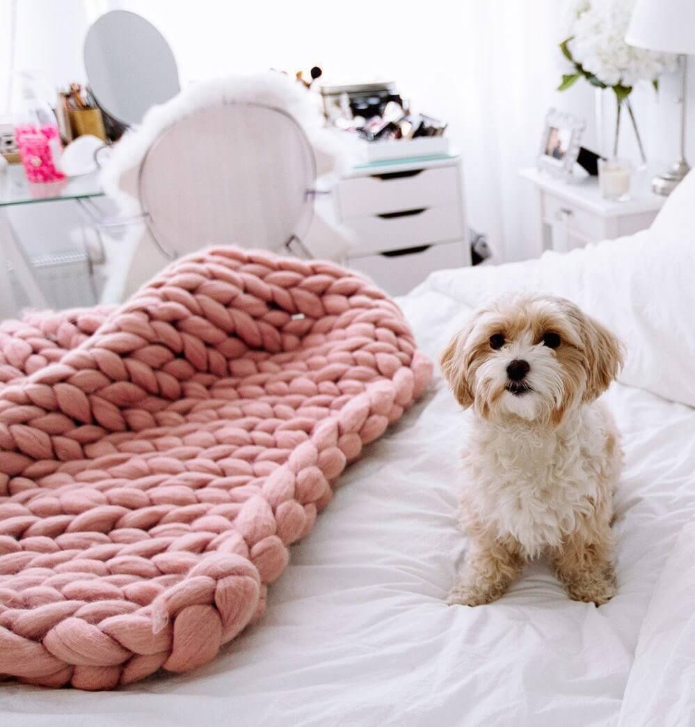 Chunky Knit Throw Blanket – Soft Acrylic Cable Weave for Couch, Bed & Home Decor – Machine Washable Texture Accent | Thomler