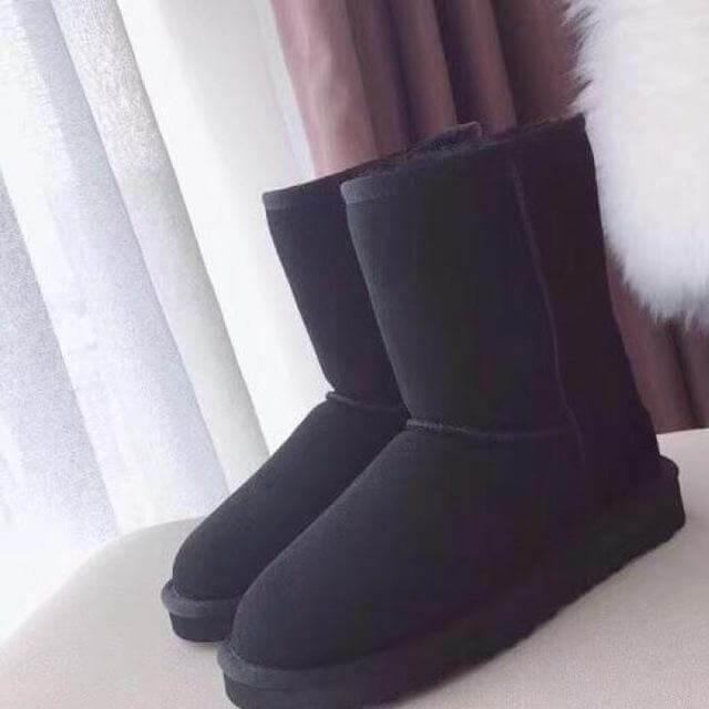 Faux Shearling Ankle Boots – Round Toe Slip-On Winter Boots for Women with Flat Sole & Warm Fur Lining | Thomler